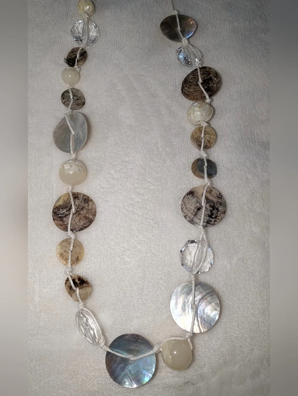 Vintage Avenue Mother of Pearl & Glass Knotted Boho Necklace + FREE GIFT - Picture 1 of 6